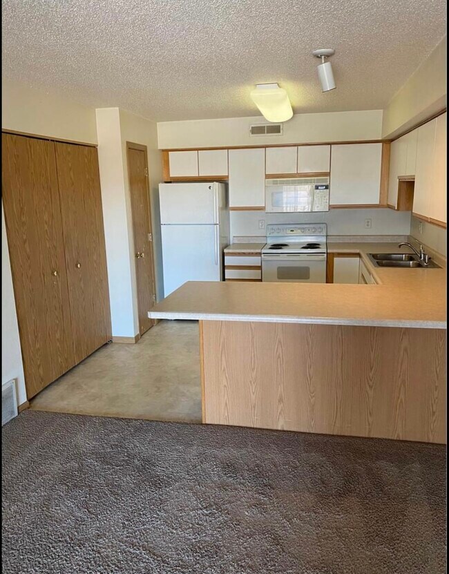 Building Photo - 2860 Coral Ct