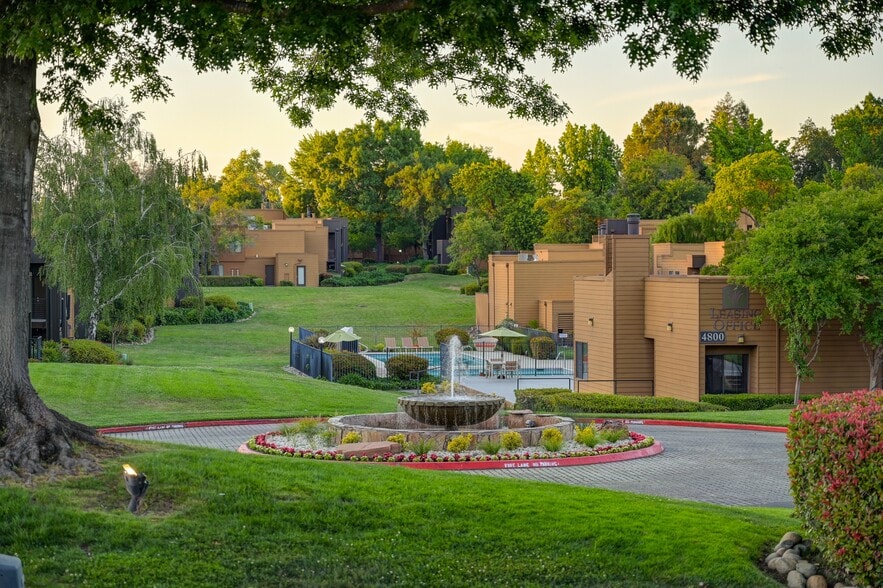 Primary Photo - Fountains of Fair Oaks
