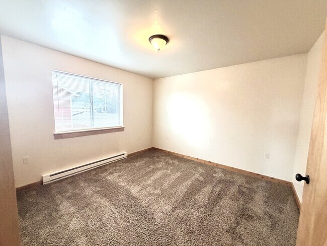 Building Photo - 3724 Travertine Way