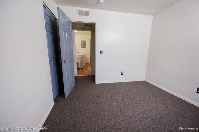 Building Photo - 14960 Alberta Ave