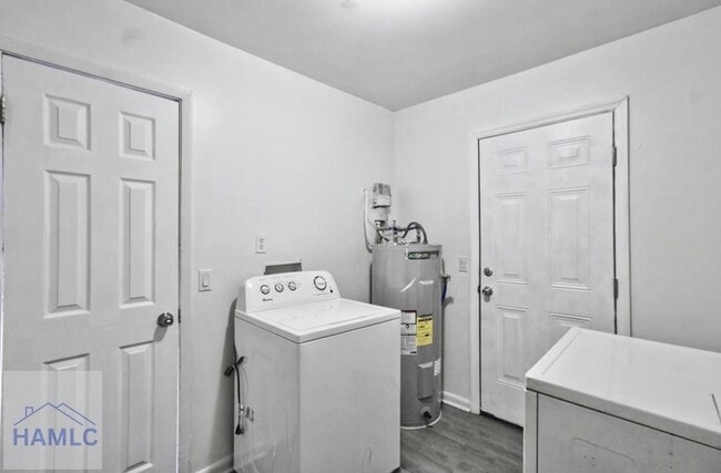 Building Photo - 740 Fleming Rd