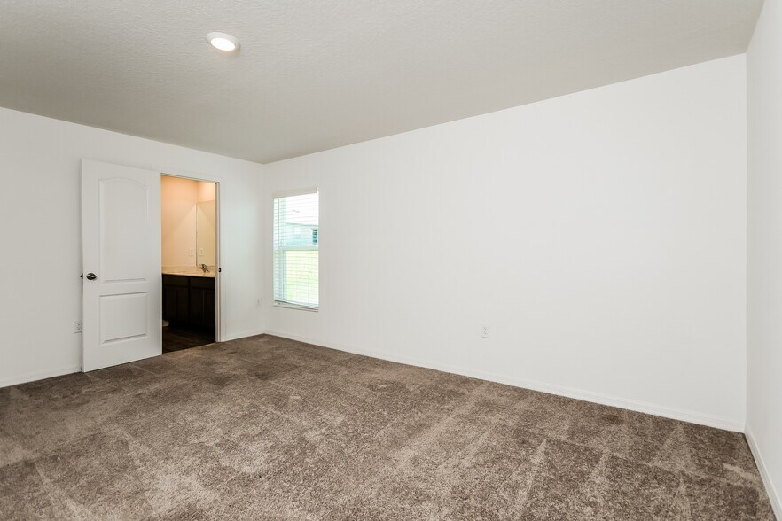 Building Photo - 1375 Swan Lake Cir
