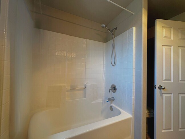 Building Photo - Beautiful 4-Bedroom 2.5-Bathroom Home in M...