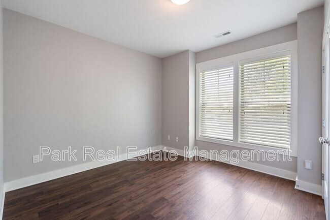 Building Photo - 23 Quarter Gate Trce