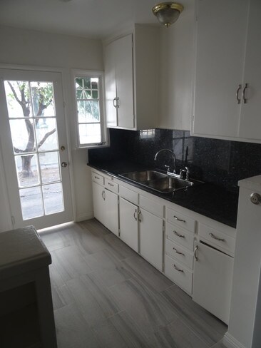 kitchen - 608 S Burnside Ave