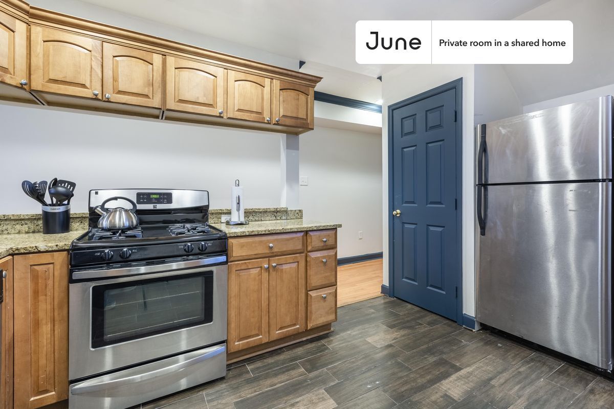 Building Photo - Room in Shared 3 bed/3 bath home