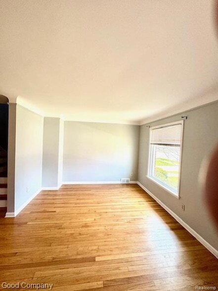 Building Photo - 319 S Pleasant St