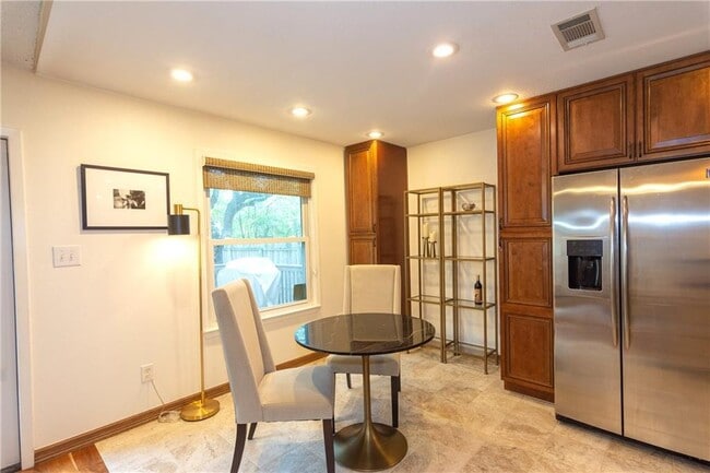 Building Photo - 4802 Summerset Trail