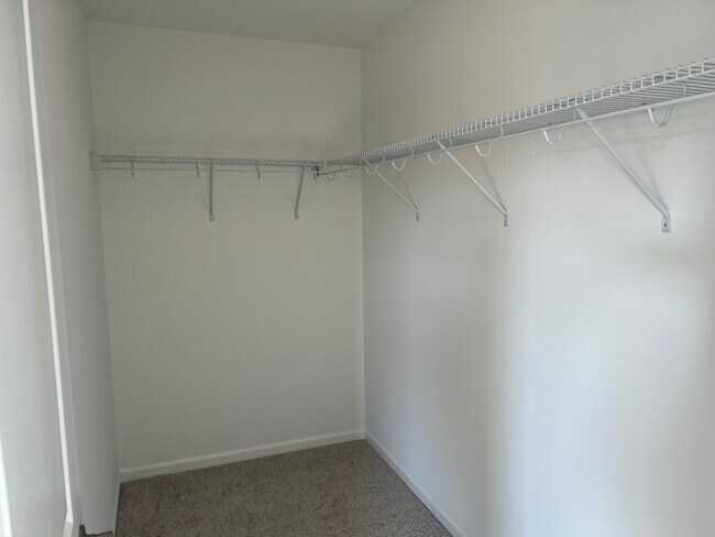 Building Photo - 146 Henderson St