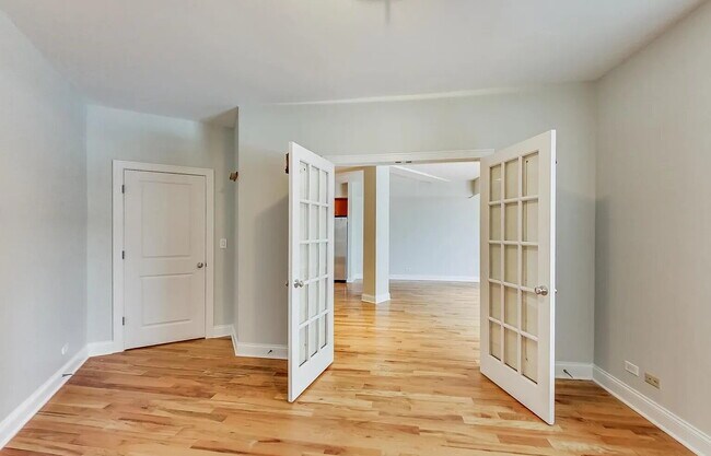 Building Photo - Comfortable Living in a Desirable Area