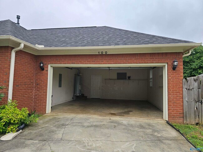 Building Photo - 100 Tanglefoot Dr