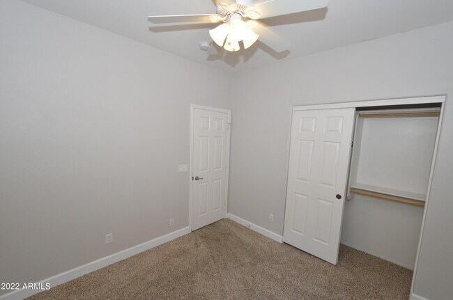 Building Photo - 4100 S Vineyard Ave