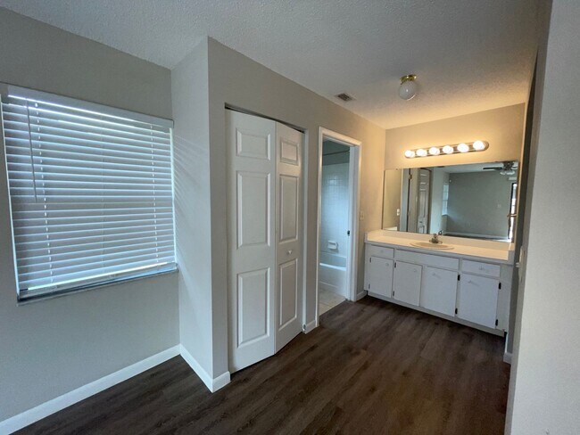 Building Photo - Beautiful 2 Bedroom 2 Bathroom Unit in Wil...