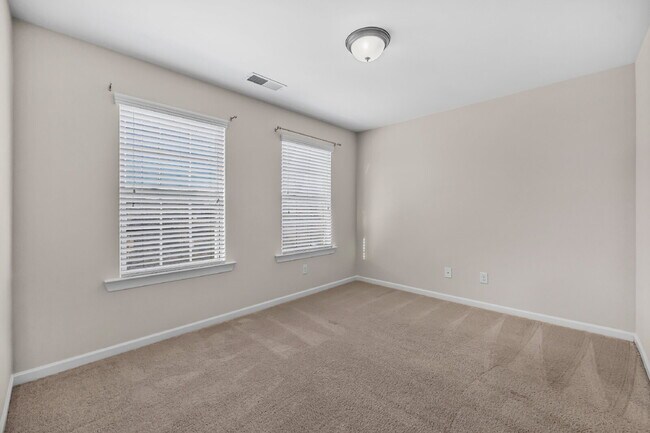 Building Photo - Your Next Home Awaits! 3BR Townhome with G...