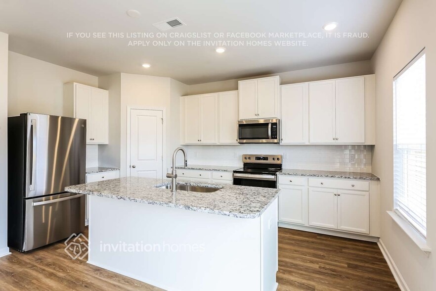 Building Photo - 205 White Flds Ave