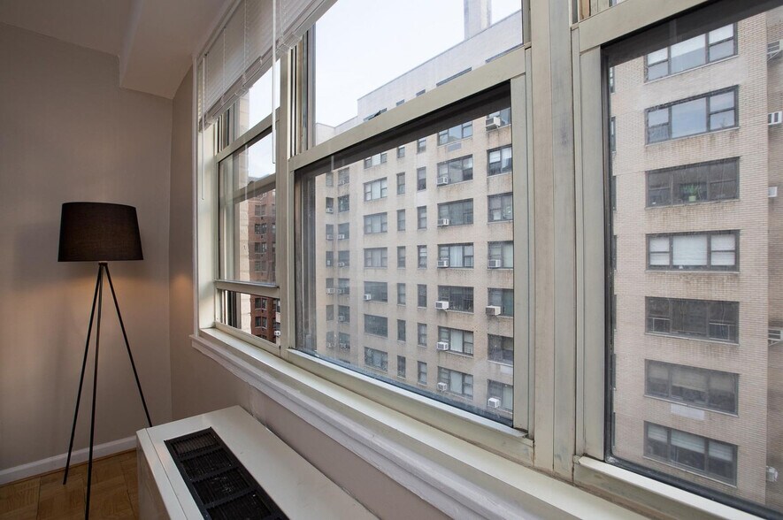 Building Photo - 420 E 80th St