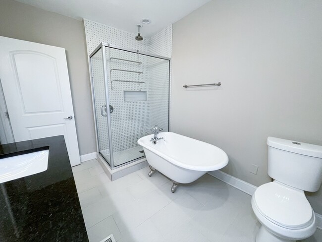 Bathroom - 432 Stoddart Ave