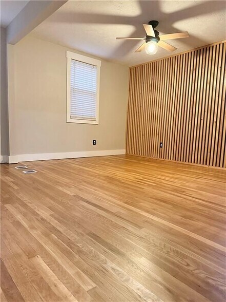 Building Photo - 1179 Lynmoor Dr NE