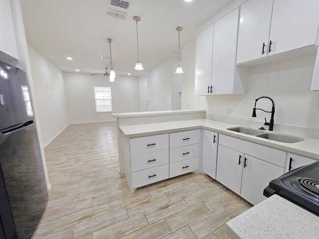 Building Photo - 1809 Atrium Pl Dr