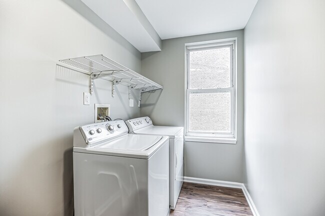 Building Photo - 203 Ford St