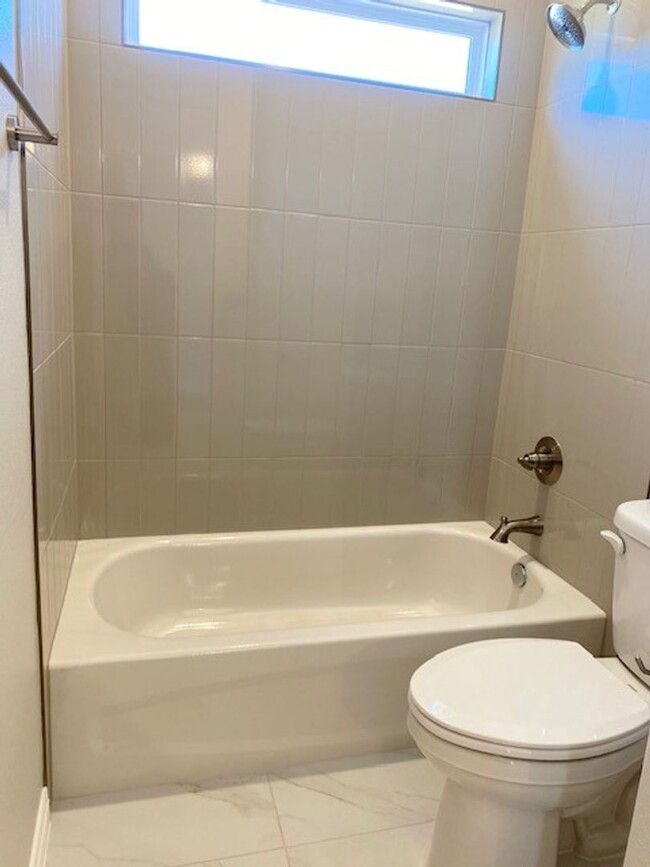 Building Photo - Beautiful Home located in Shannon Creek