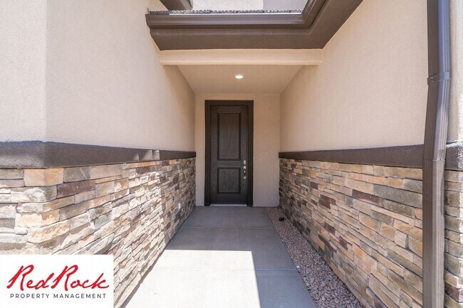 Building Photo - Stunning 4 Bedroom Townhome in Hurricane H...