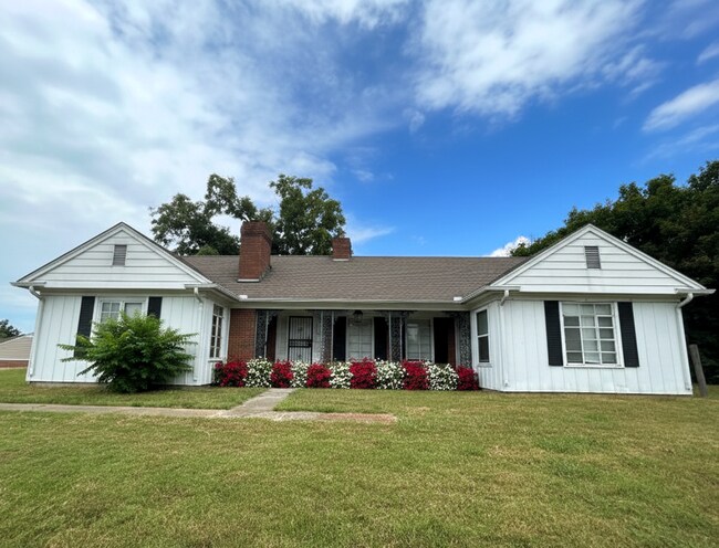 Primary Photo - 4320 Bishop Hills Dr