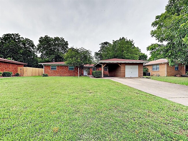 Primary Photo - Adorable One-Story Brick Home in East Gree...