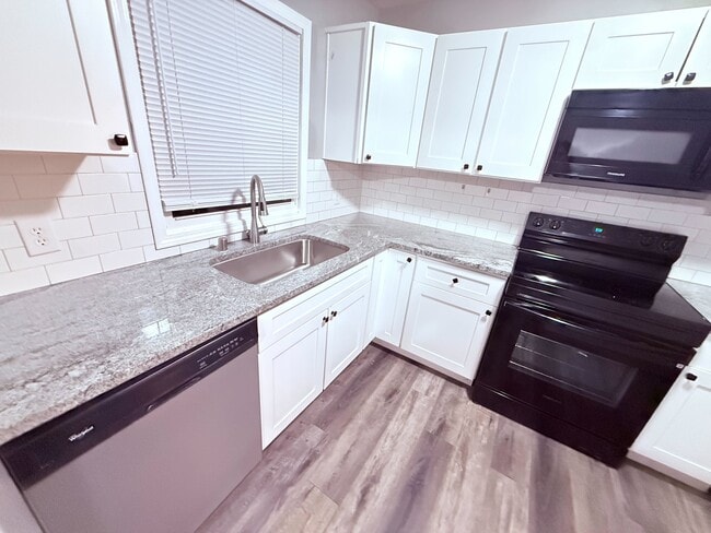 Building Photo - 6109 Richmond Ave