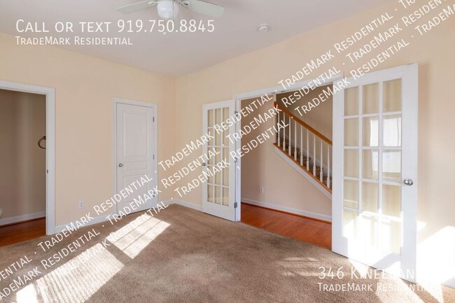 Building Photo - Spacious 4-Bedroom, 2.5-Bathroom Townhouse...