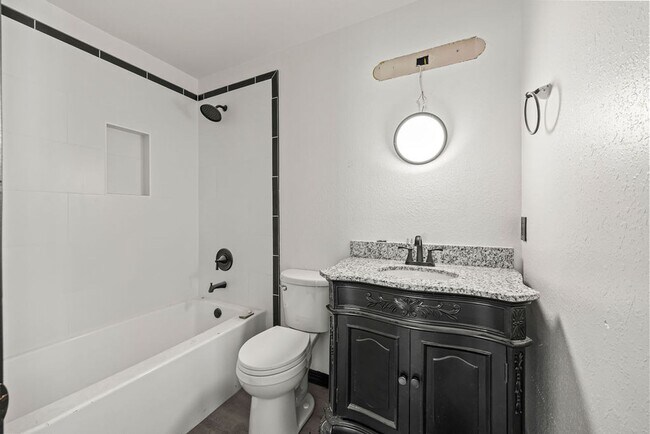 Building Photo - Charming 3-Bed Home in Rogers – Spacious Yard, Modern Comfort, Great Location