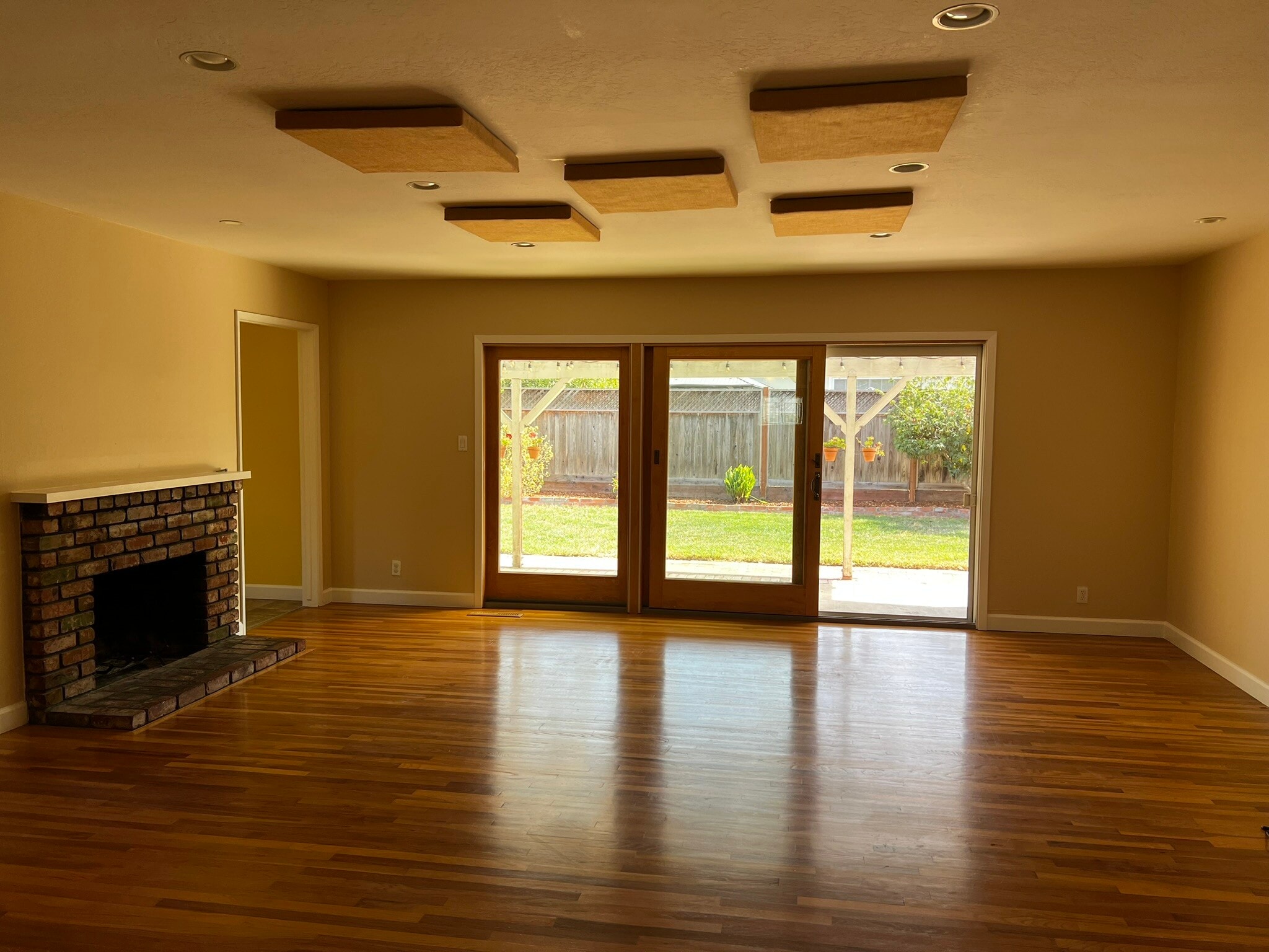 Building Photo - 1650 Glenroy Dr