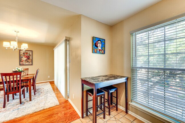 Building Photo - 8702 Village Dr