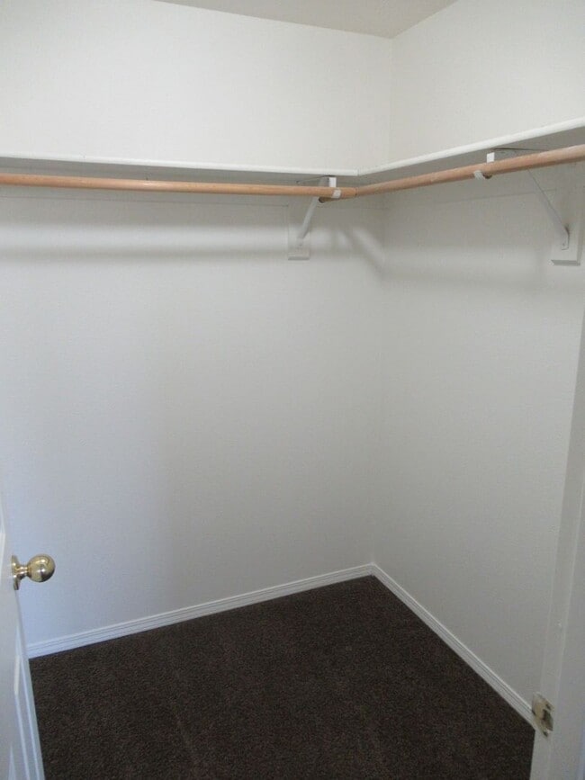 Building Photo - Two Bedroom Duplex in McMinnville