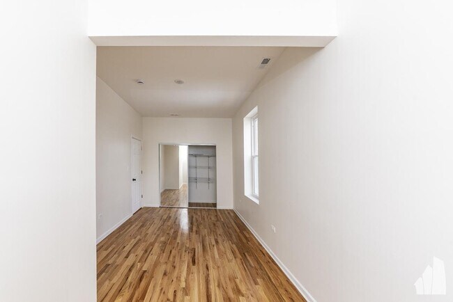 Building Photo - 1638 W 18th Pl