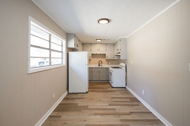 Building Photo - 732-732 Randall St