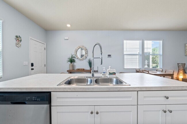 Building Photo - 122 Whispering Brk Dr