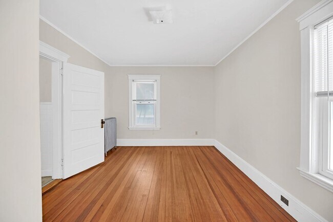 Building Photo - 7 Castleton St