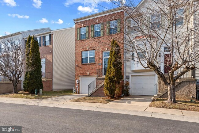 Building Photo - 8833 Hawthorne Ct