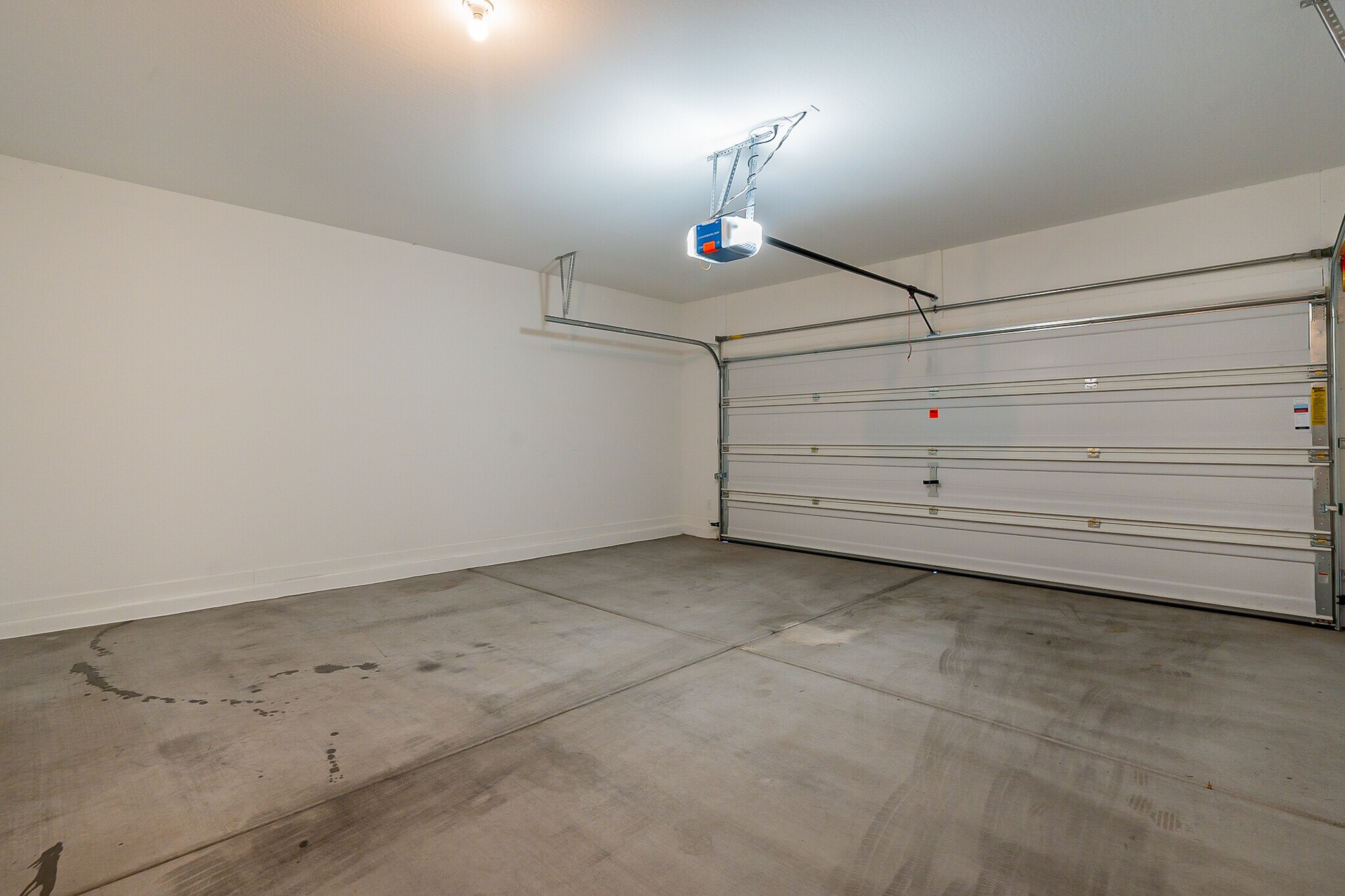Building Photo - 15877 W Mauna Loa Ln