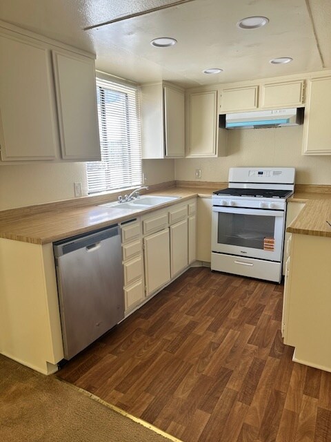 Building Photo - 215 Hudson S Ave