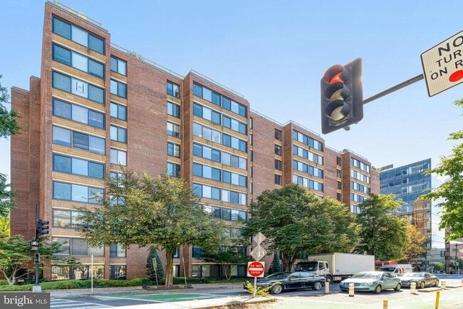 Building Photo - 1301 20th St NW