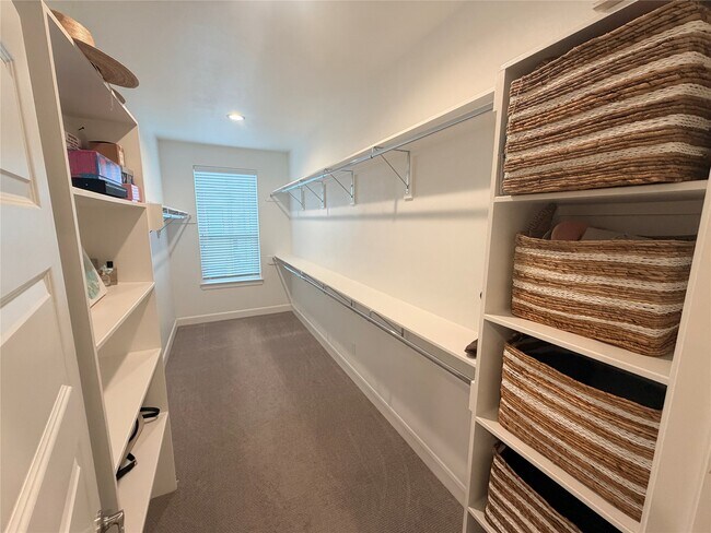 Building Photo - 2804 Grand Fountains Dr
