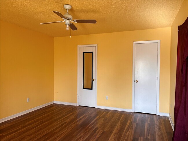 Building Photo - 1305 Vista Rd