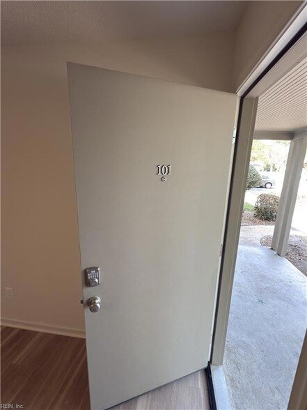 Building Photo - 4785 Dadson Ct