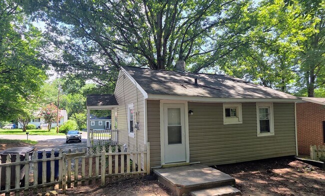 Building Photo - 2712 Ludwig St