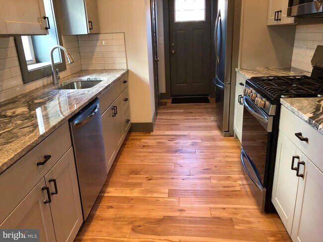 Building Photo - 1829 N Ringgold St