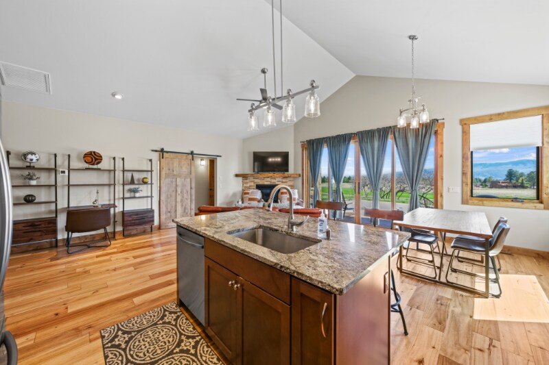 Building Photo - 498 S Badger Trail