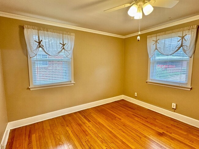 Building Photo - Charming 3 Bedroom / 1 Bath Home with Orig...