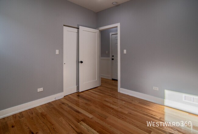 Building Photo - Penthouse 3 bed 2 bath near Washington Park